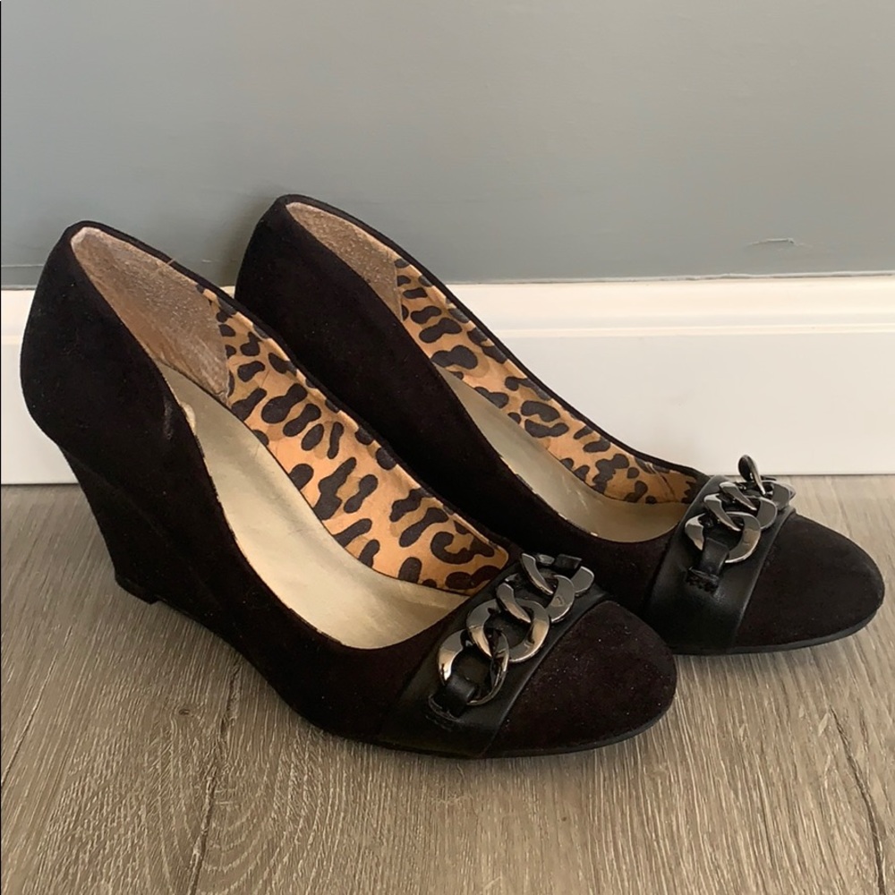 Wedges by Madeline with chain. Size 7.5.